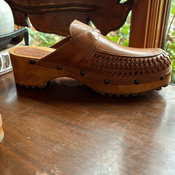 Predictions Leather Collection Tan Leather Vintage Clogs Sz 9 - Picture 6 of 13